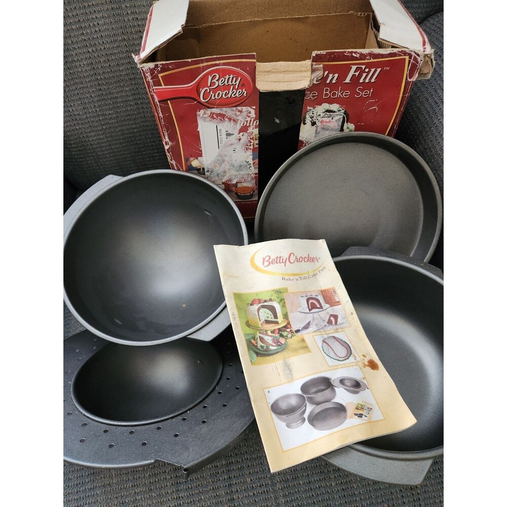 Betty Crocker Bake'n and Fill 4-Piece Non-Stick Round Metal Cake Pan Set Bake n